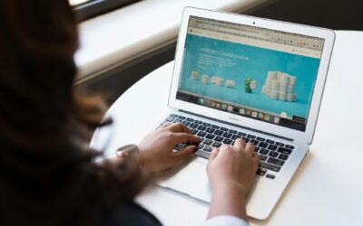 Ilustrasi plugin keamanan website melindungi data dari serangan siber