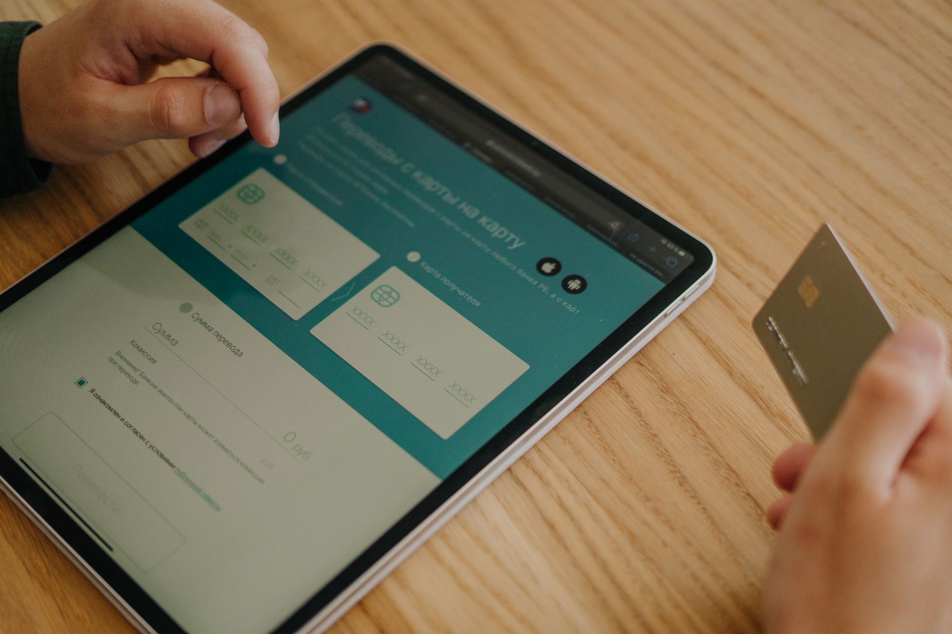 Screenshot plugin eCommerce WordPress untuk toko online, menampilkan fitur produk, pembayaran, dan laporan penjualan